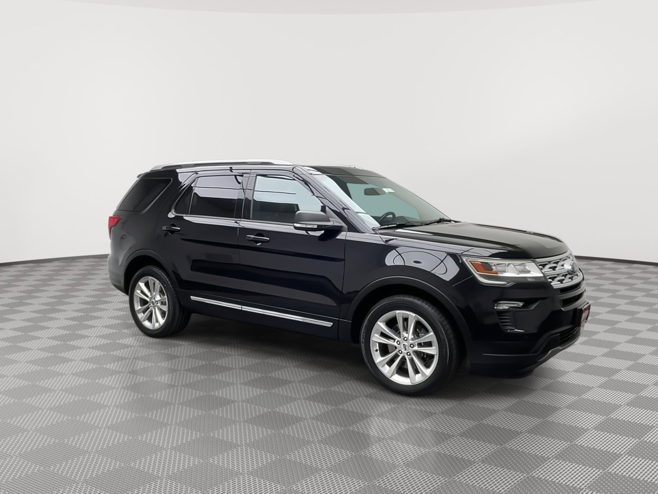 Used 2019 Ford Explorer XLT w/ Equipment Group 202A AWD/4WD image 45