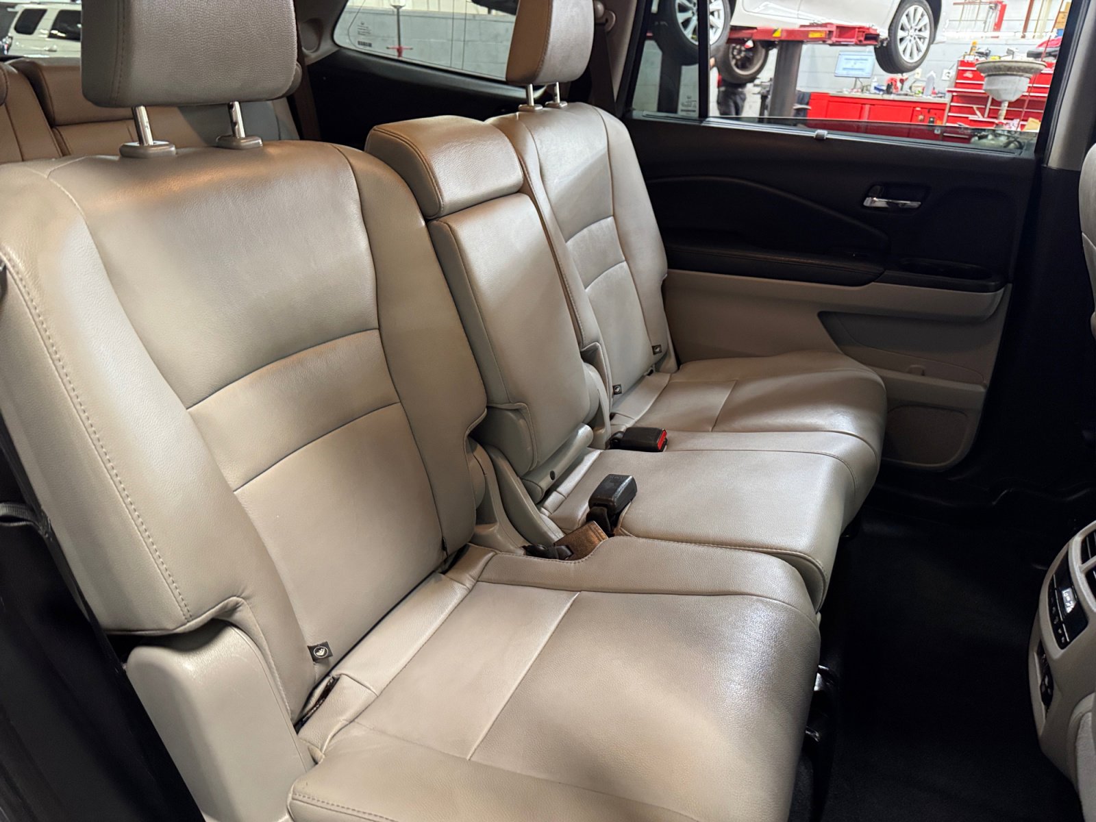 Used 2018 Honda Pilot Touring image 18