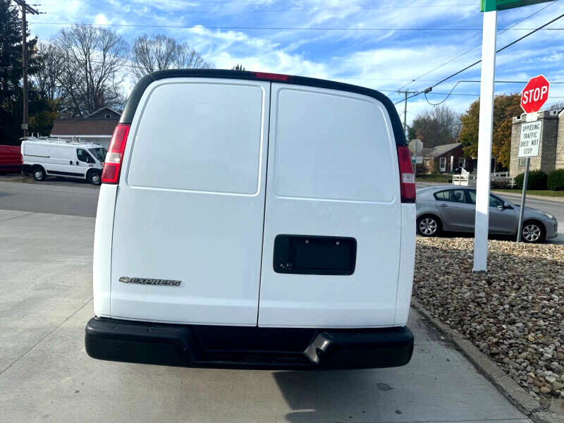 Used 2018 Chevrolet Express 2500 image 4