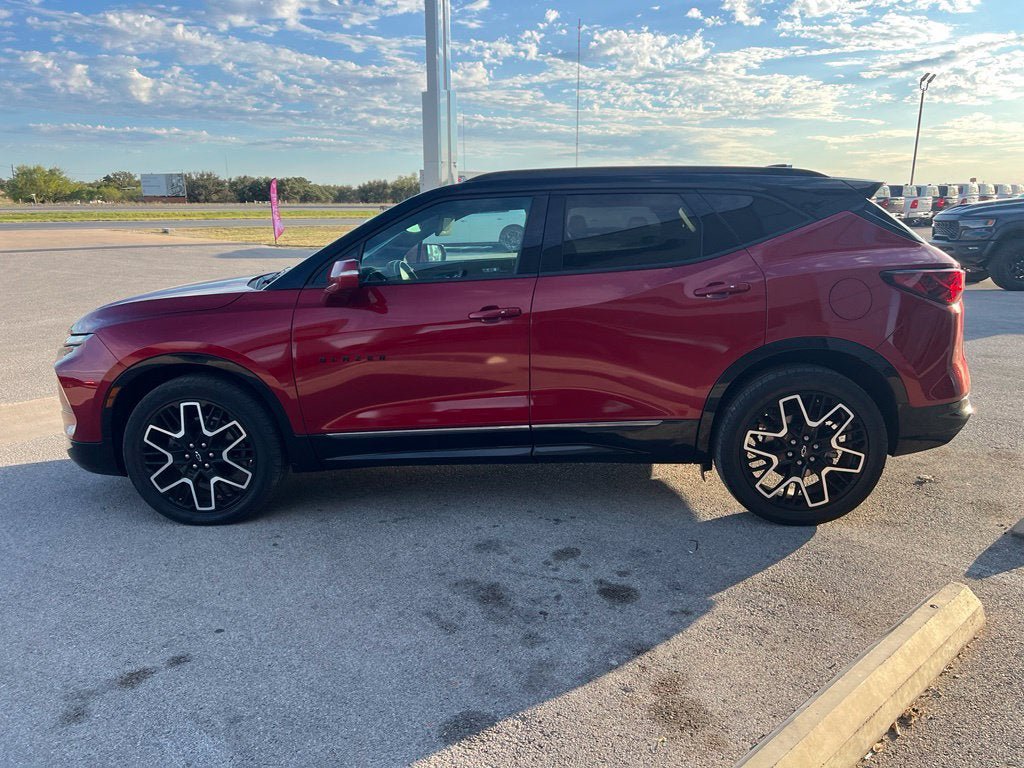 Used 2024 Chevrolet Blazer RS w/ Driver Confidence II Package FWD image 3