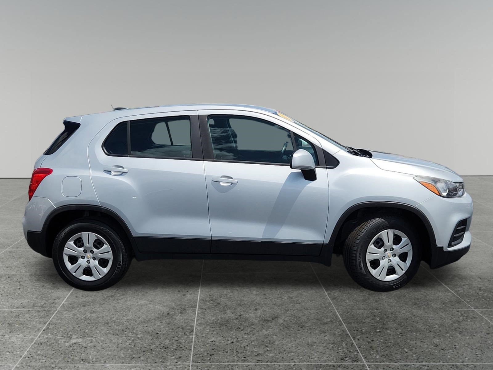 Used 2017 Chevrolet Trax LS FWD image 8