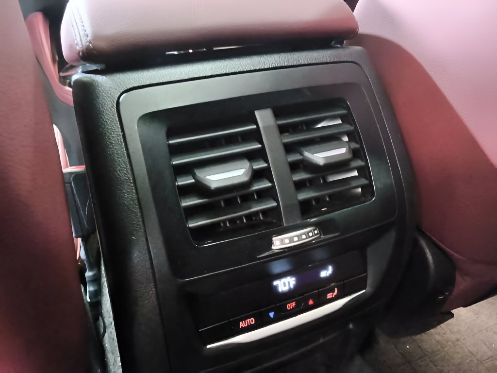Used 2024 BMW X4 M40i AWD/4WD image 19