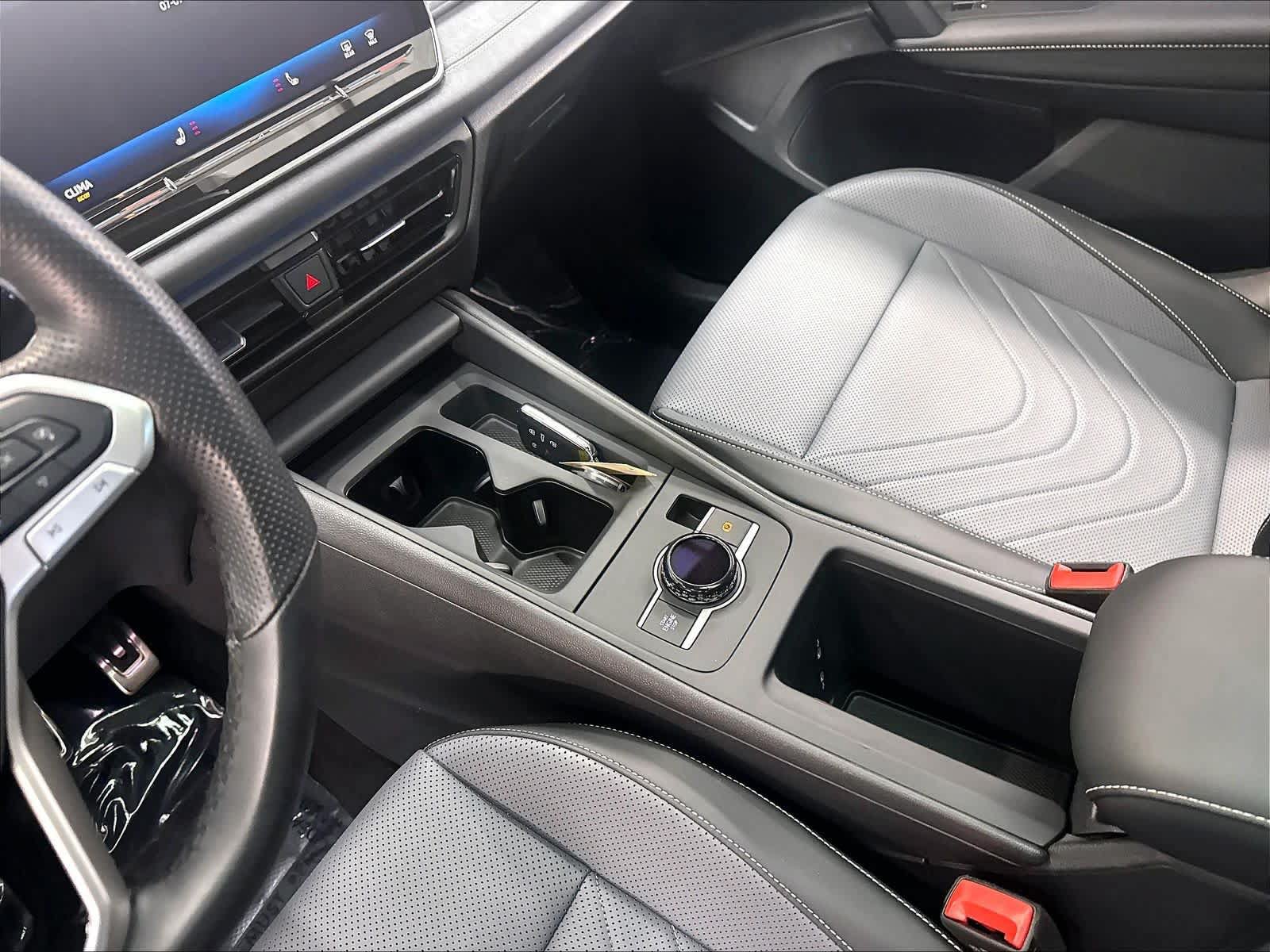 Certified 2026 Volkswagen Tiguan SE R-Line AWD/4WD image 21