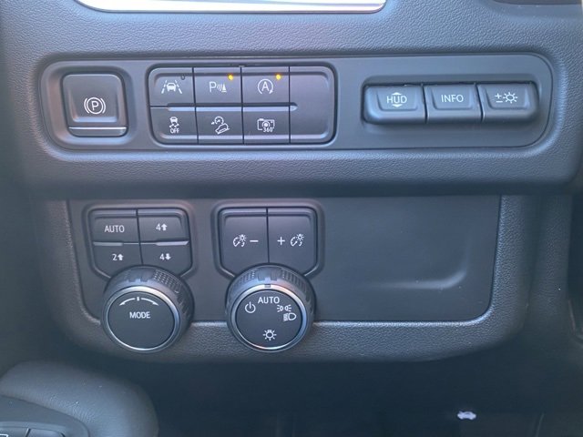 Used 2023 Chevrolet Suburban High Country image 18