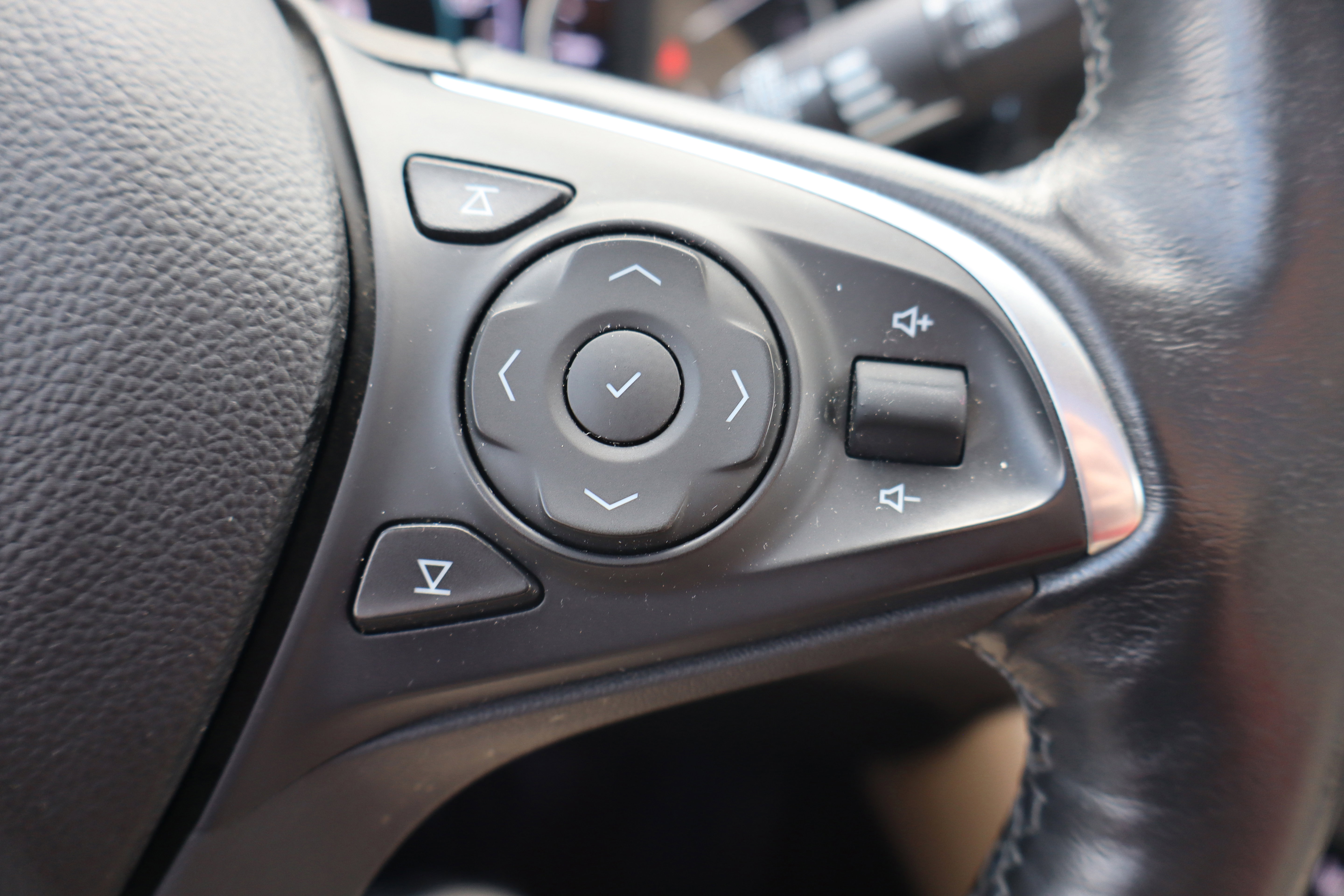 Used 2019 Buick Envision Premium w/ Driver Confidence Package image 14