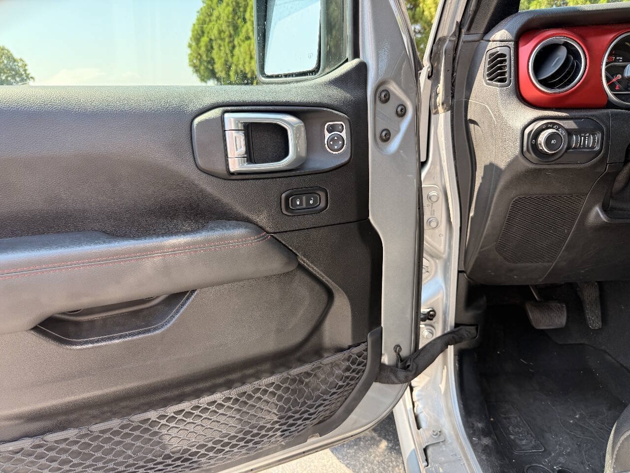 Used 2021 Jeep Wrangler Unlimited Rubicon AWD/4WD image 11