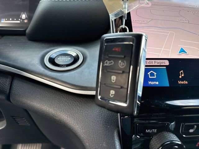 Used 2022 Jeep Grand Cherokee Limited image 39