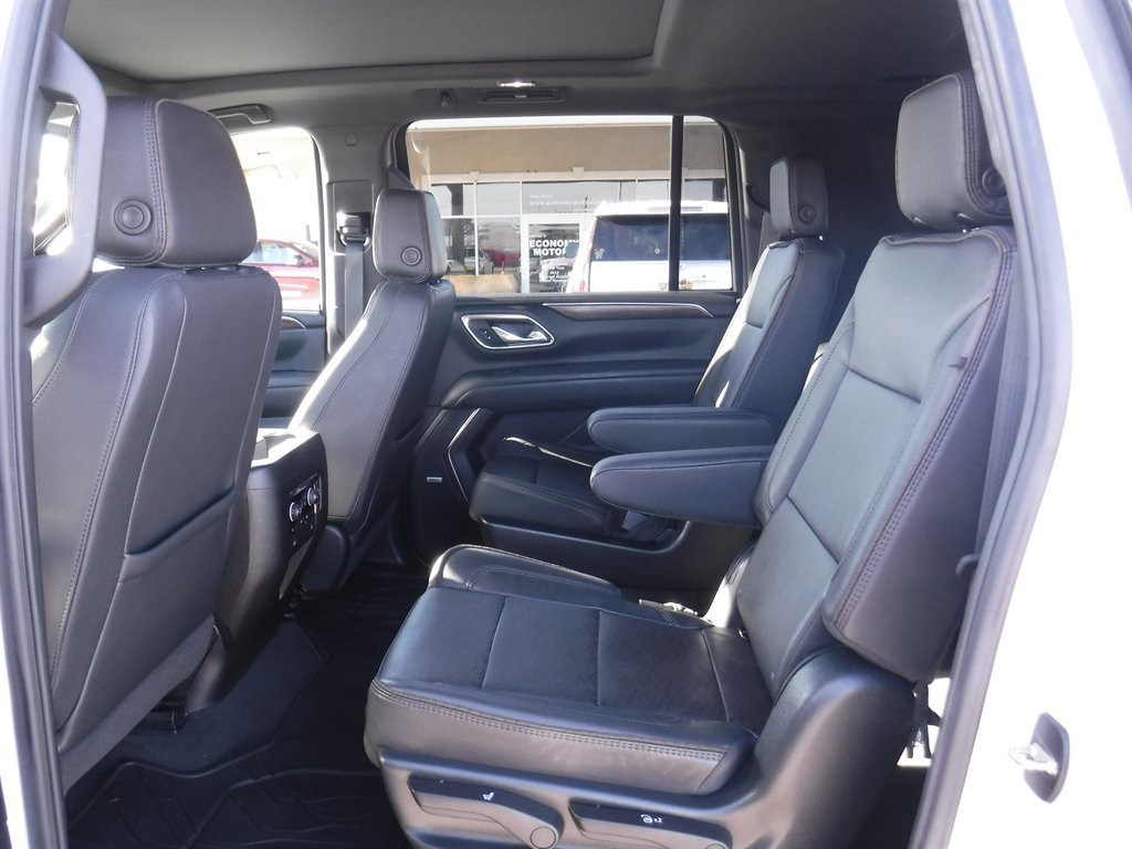 Used 2023 Chevrolet Suburban High Country image 9