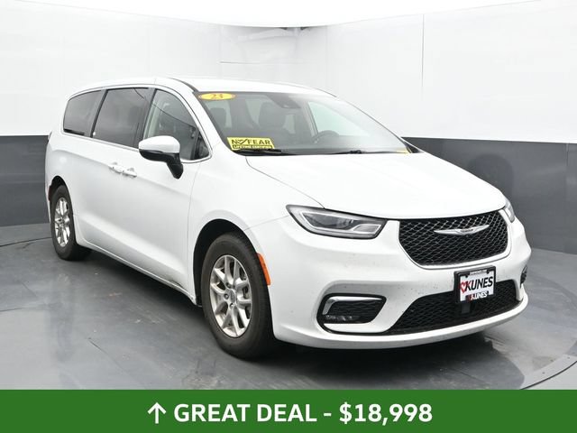 Used 2023 Chrysler Pacifica Touring-L FWD image 7