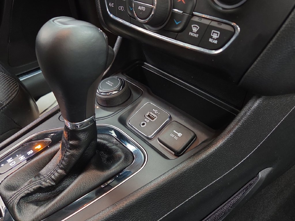 Used 2019 Jeep Cherokee Limited AWD/4WD image 17