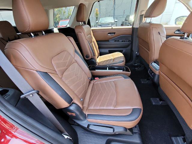 Used 2022 Nissan Pathfinder Platinum FWD image 26
