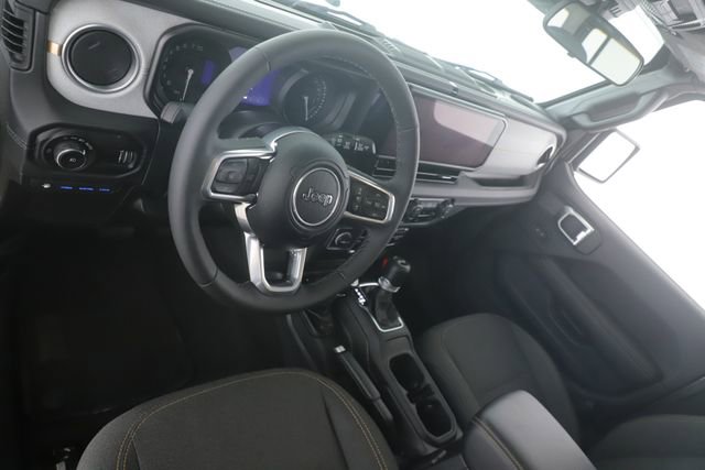 Used 2025 Jeep Wrangler Unlimited Sahara image 17