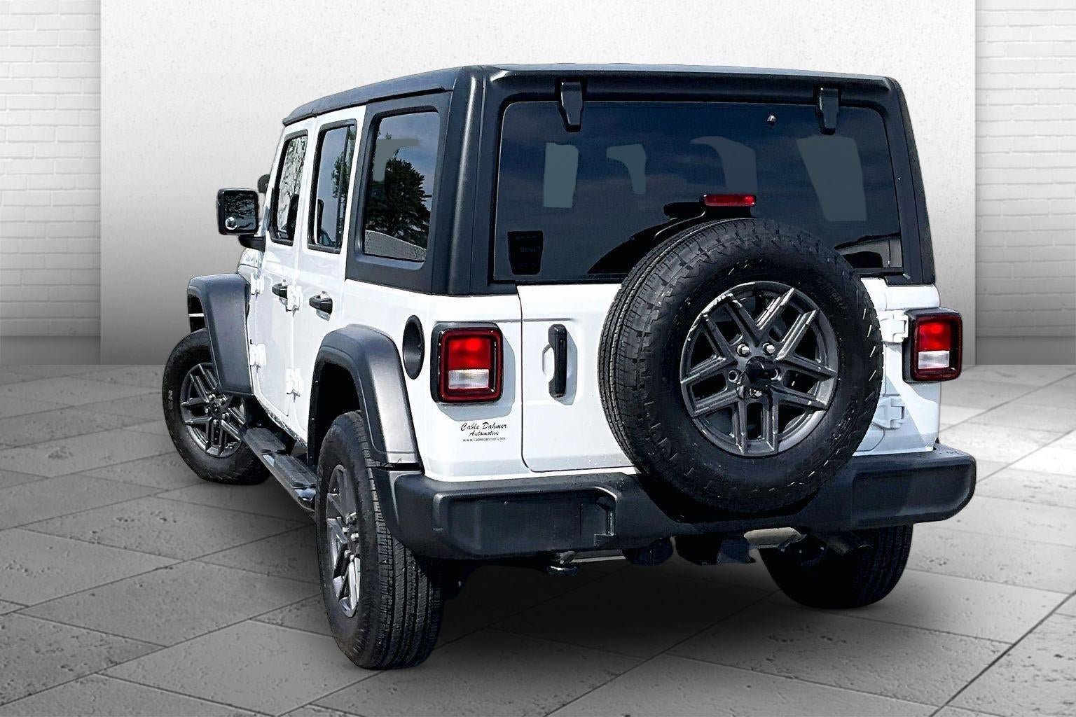 Used 2024 Jeep Wrangler Unlimited Sport AWD/4WD image 9