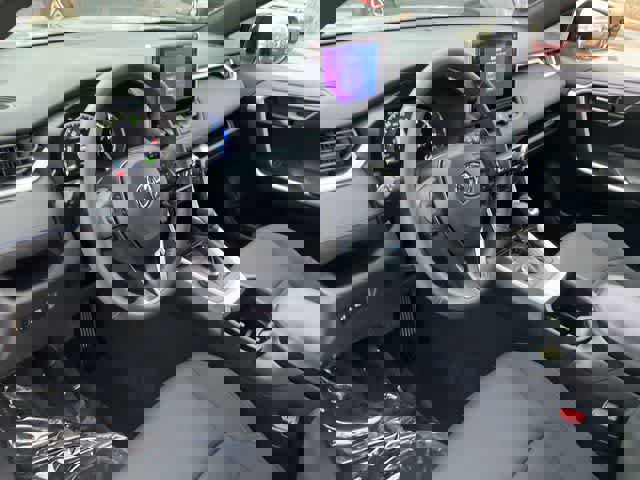 Used 2024 Toyota RAV4 SE image 10