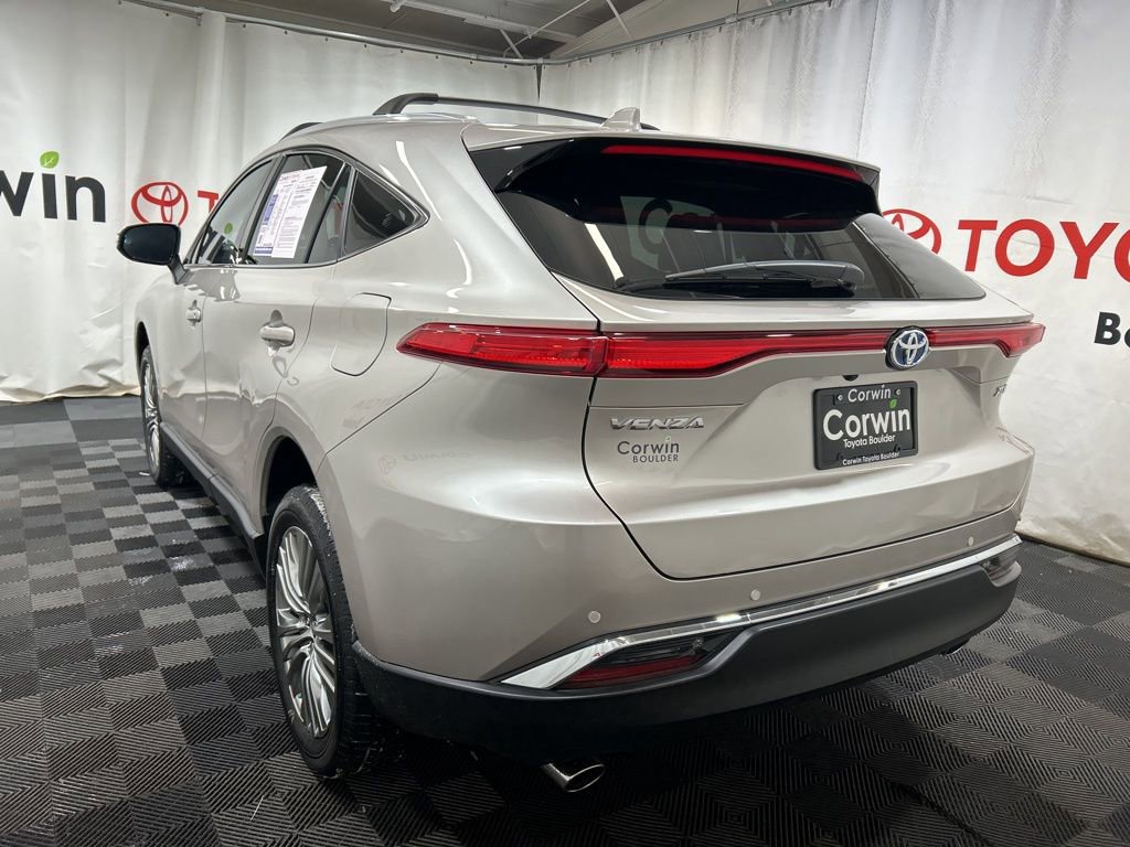 Used 2024 Toyota Venza LE image 5