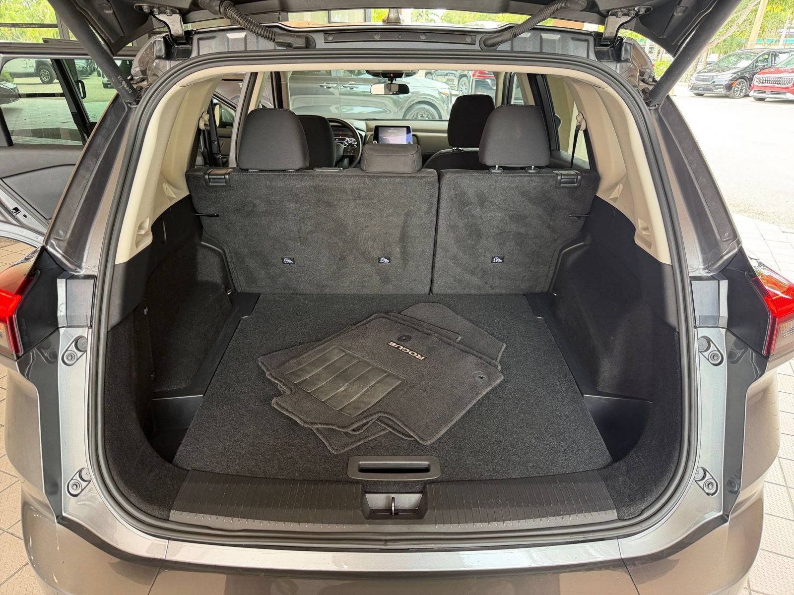 Used 2025 Nissan Rogue SV AWD/4WD image 26