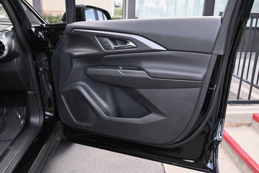 Used 2026 Chevrolet Equinox EV LT w/ LPO, Blackout Package FWD image 37