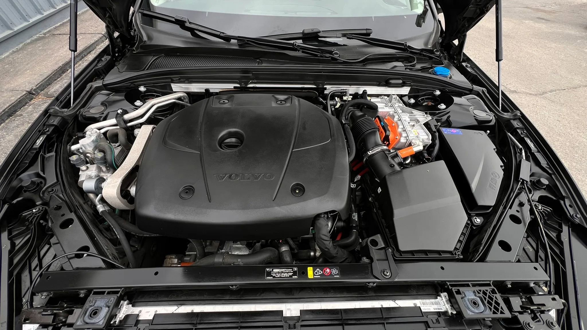 Used 2023 Volvo S60 T8 Plus image 50