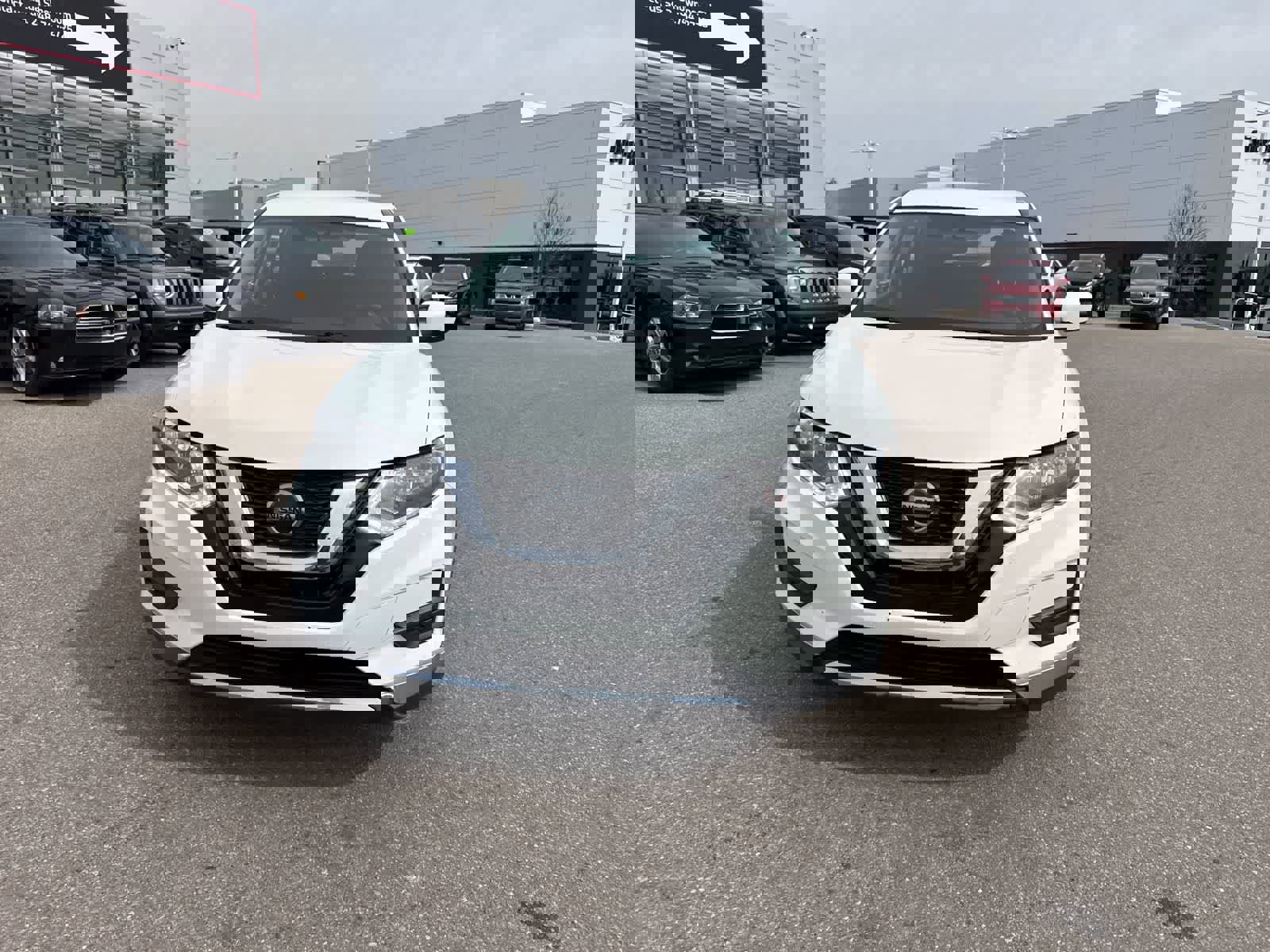 Used 2018 Nissan Rogue S image 2