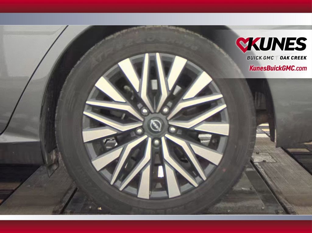 Used 2024 Nissan Altima 2.5 SV image 13