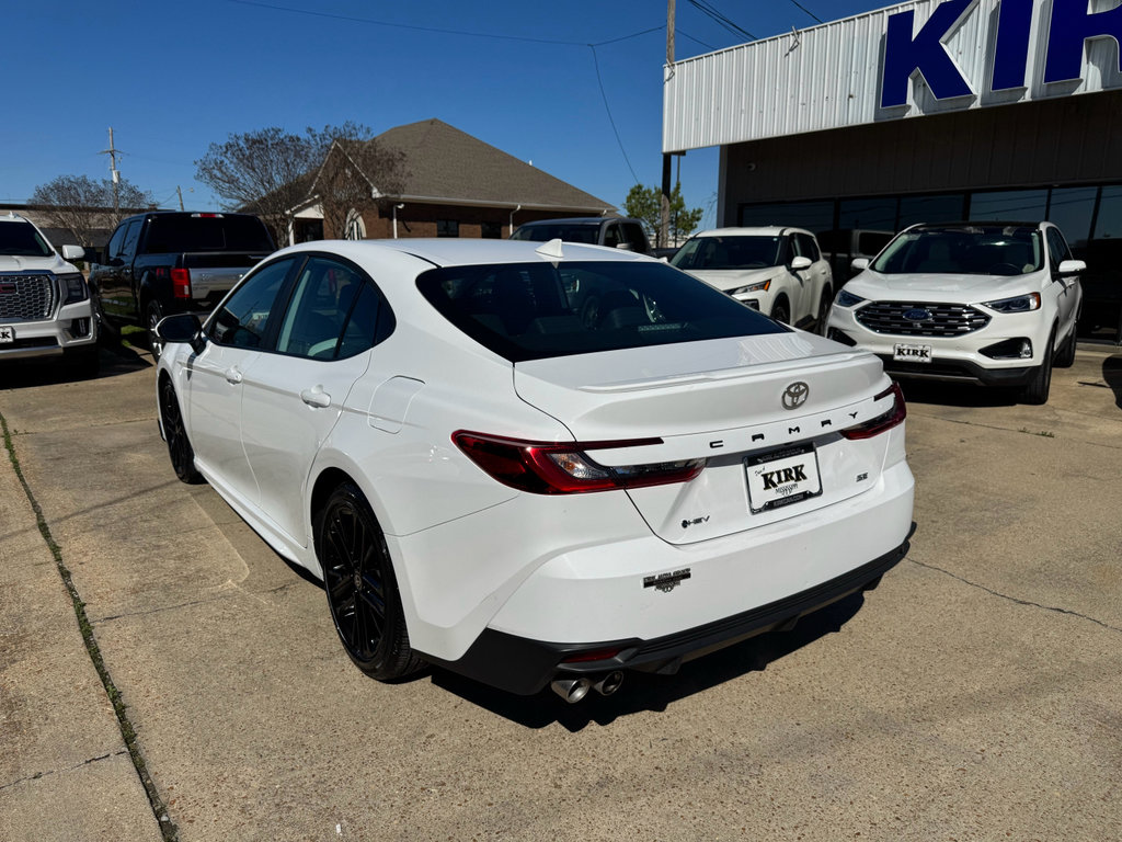 Used 2025 Toyota Camry SE FWD image 3