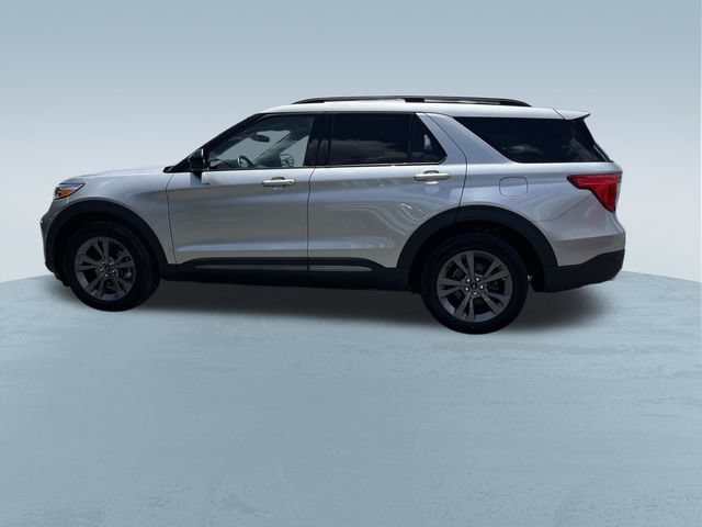 Used 2024 Ford Explorer XLT w/ Equipment Group 202A AWD/4WD image 8