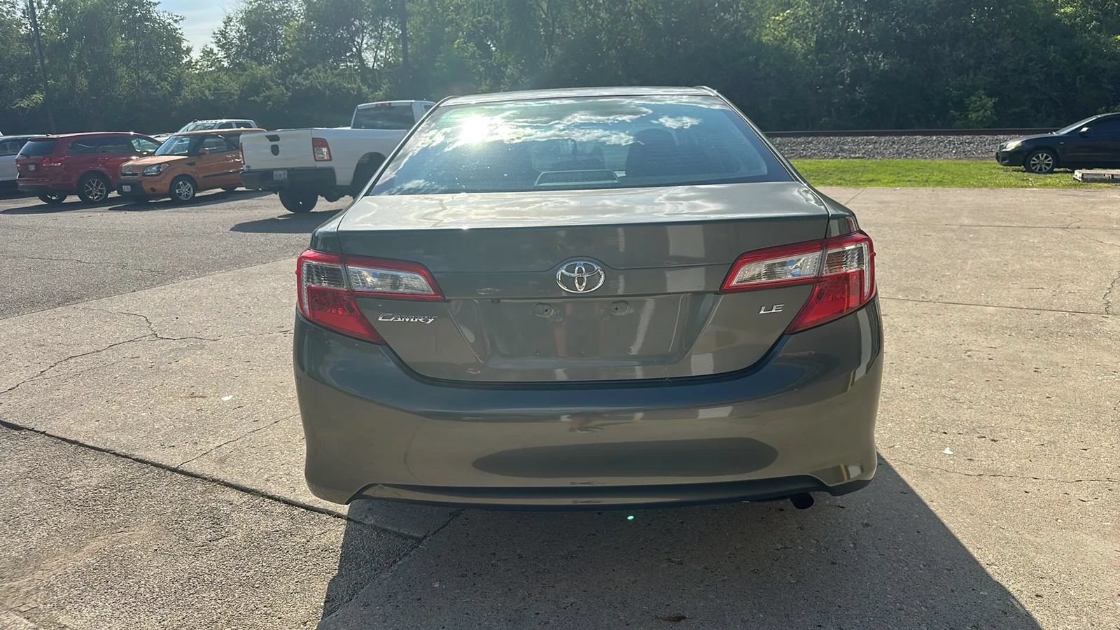 Used 2014 Toyota Camry LE FWD image 4