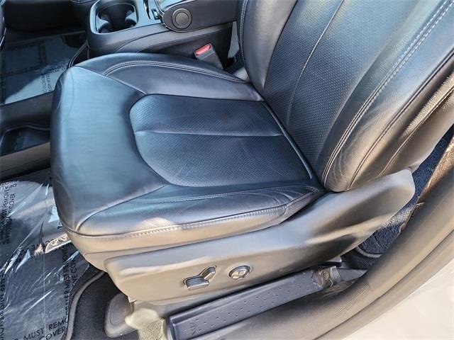 Used 2021 Chrysler Pacifica Touring-L w/ S Appearance Package image 12