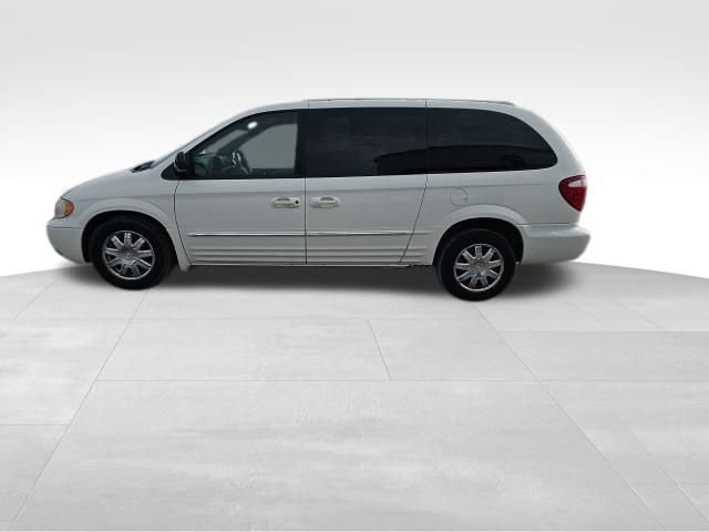 Used 2003 Chrysler Town & Country Limited image 10