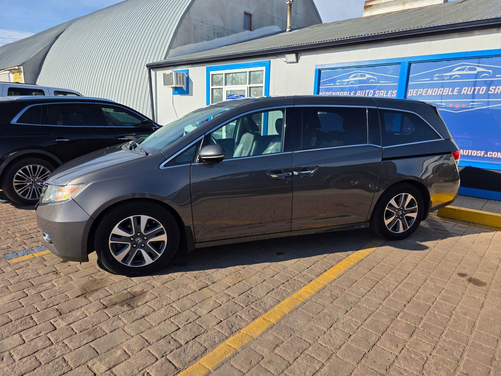 Used 2016 Honda Odyssey Touring Elite image 9