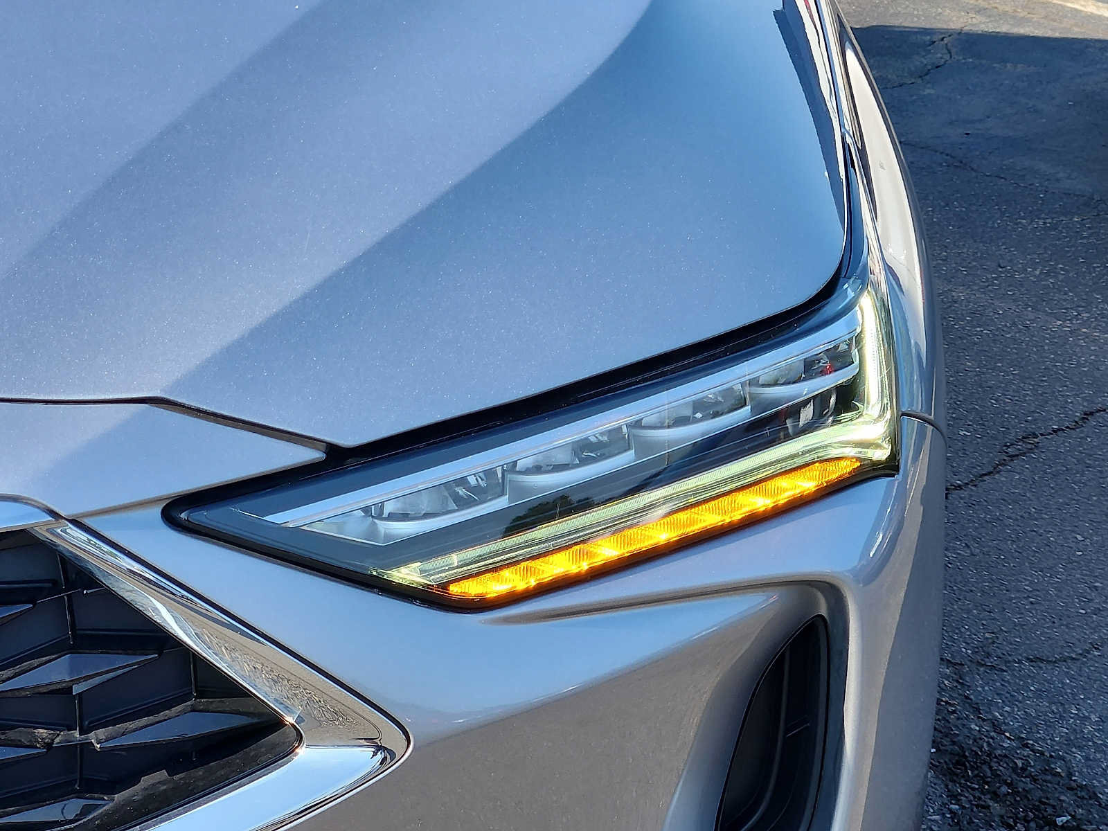 Used 2024 Acura MDX SH-AWD w/ Technology Package image 9