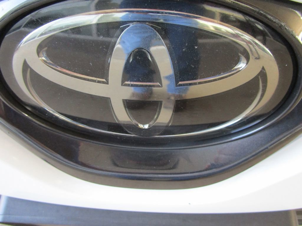 Used 2020 Toyota Camry LE image 21