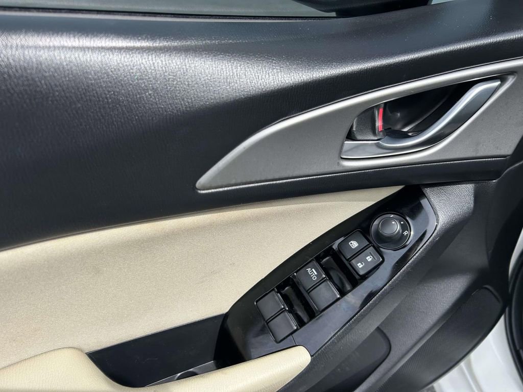 Used 2018 MAZDA MAZDA3 Sport FWD image 17
