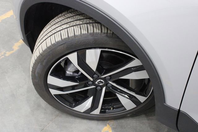 Used 2025 Volvo XC40 B5 Plus image 42