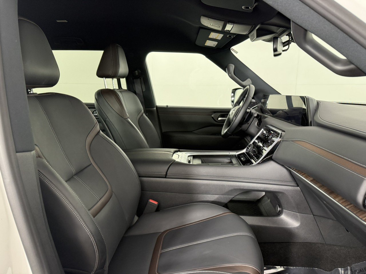 Used 2026 Nissan Armada SL w/ Captain's Chari Seat Package AWD/4WD image 10