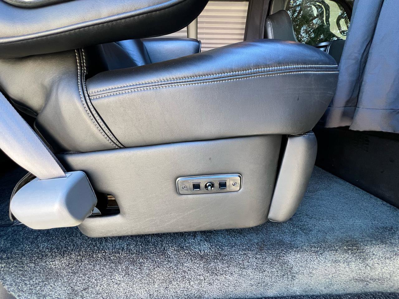 Used 2017 Chevrolet Express 2500 image 42