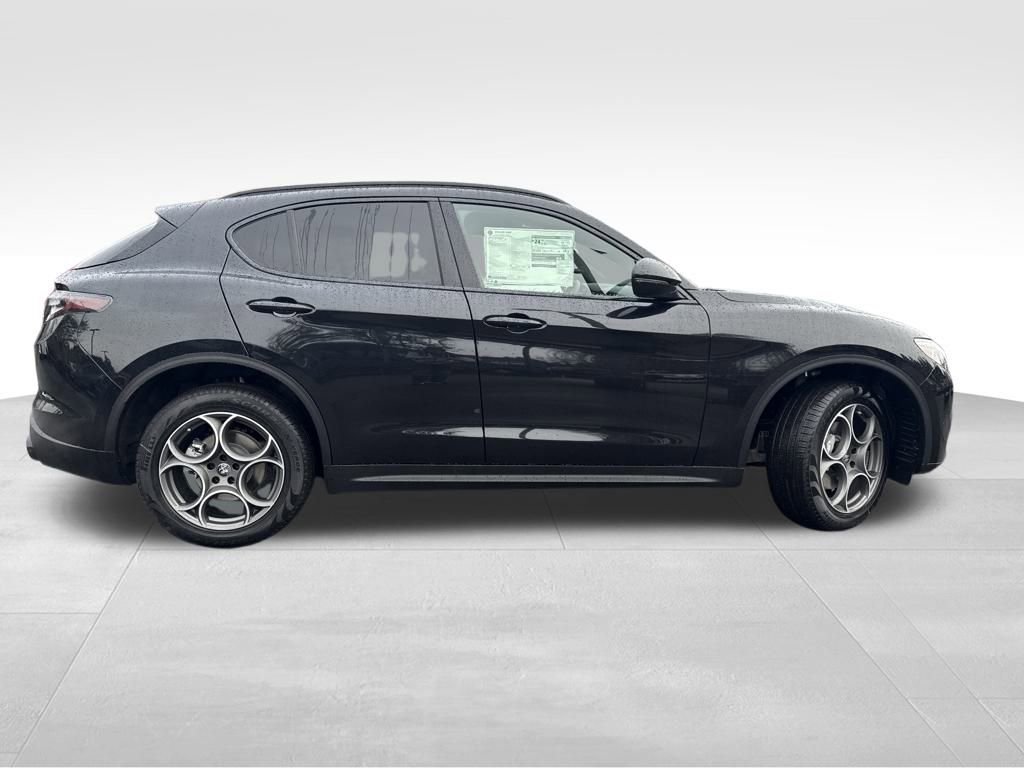 New 2025 Alfa Romeo Stelvio Sprint w/ Convenience Package image 8