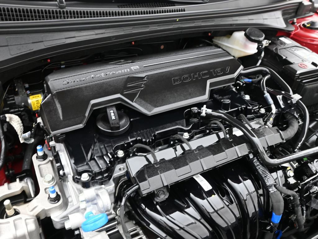 Certified 2025 Hyundai Elantra Sport image 32