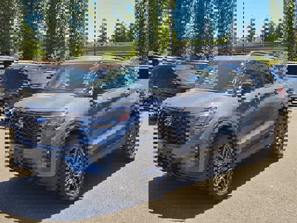 New 2025 Ford Explorer ST-Line w/ Premium Package