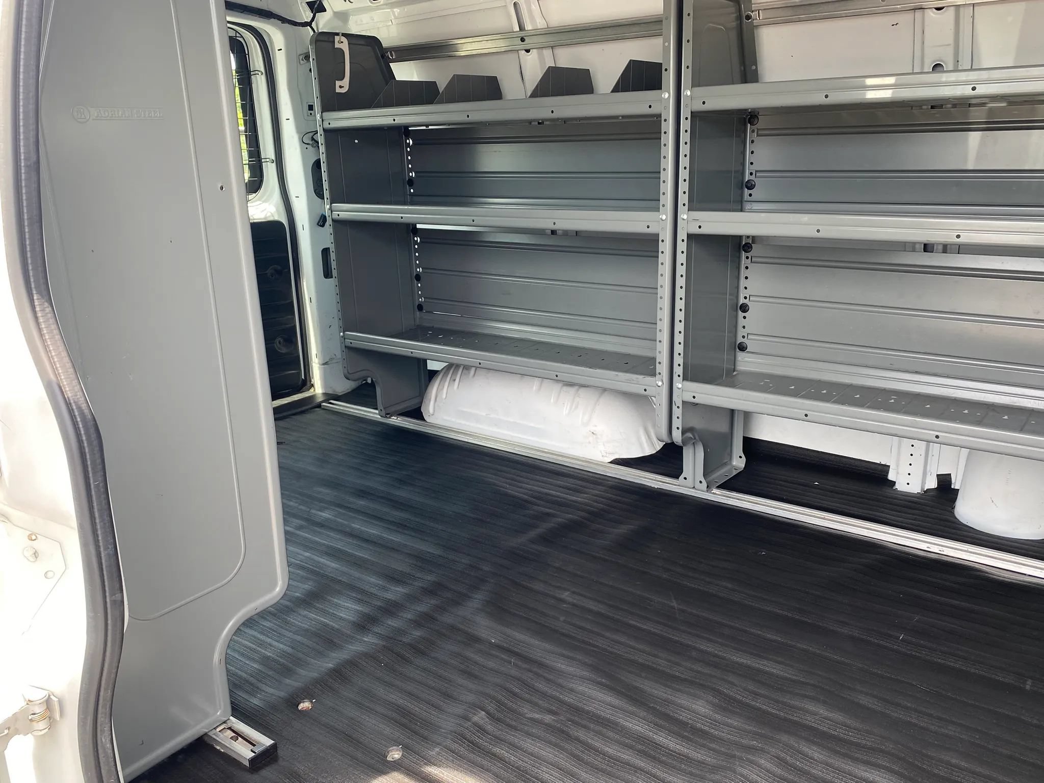 Used 2011 Chevrolet Express 2500 RWD image 20
