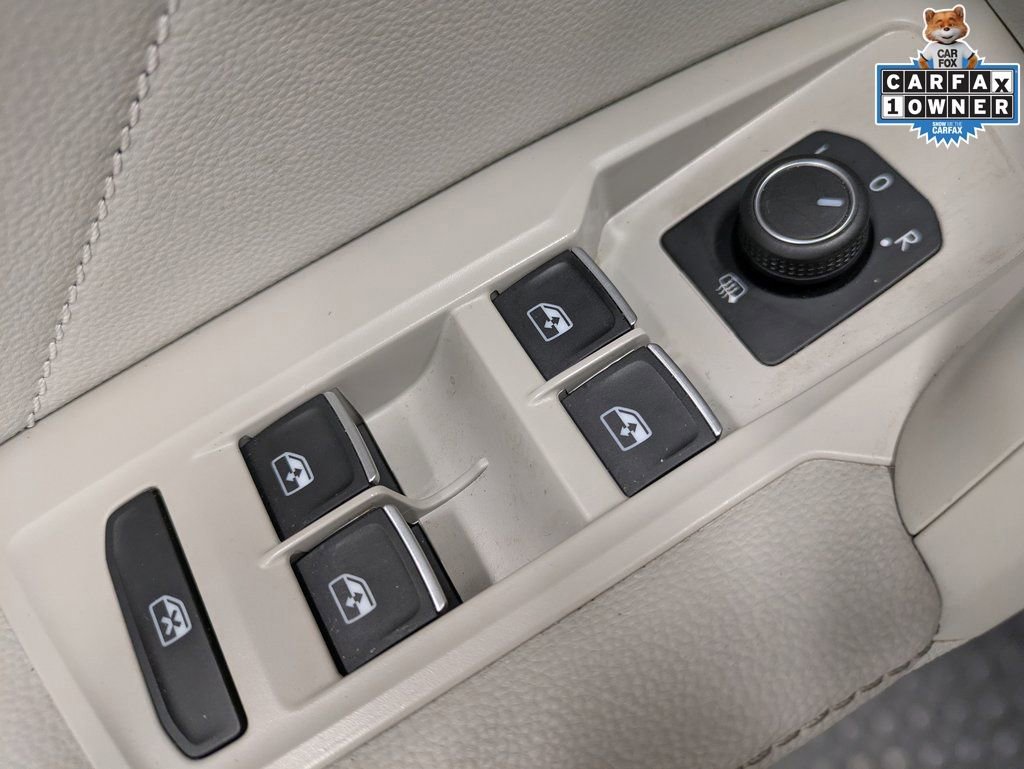 Used 2022 Volkswagen Tiguan SE w/ Panoramic Sunroof Package image 11