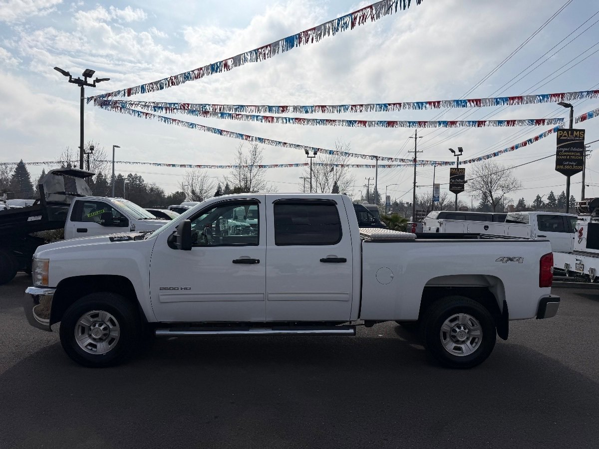 Used 2010 Chevrolet Silverado 2500 LT w/ Interior Plus Package AWD/4WD image 5
