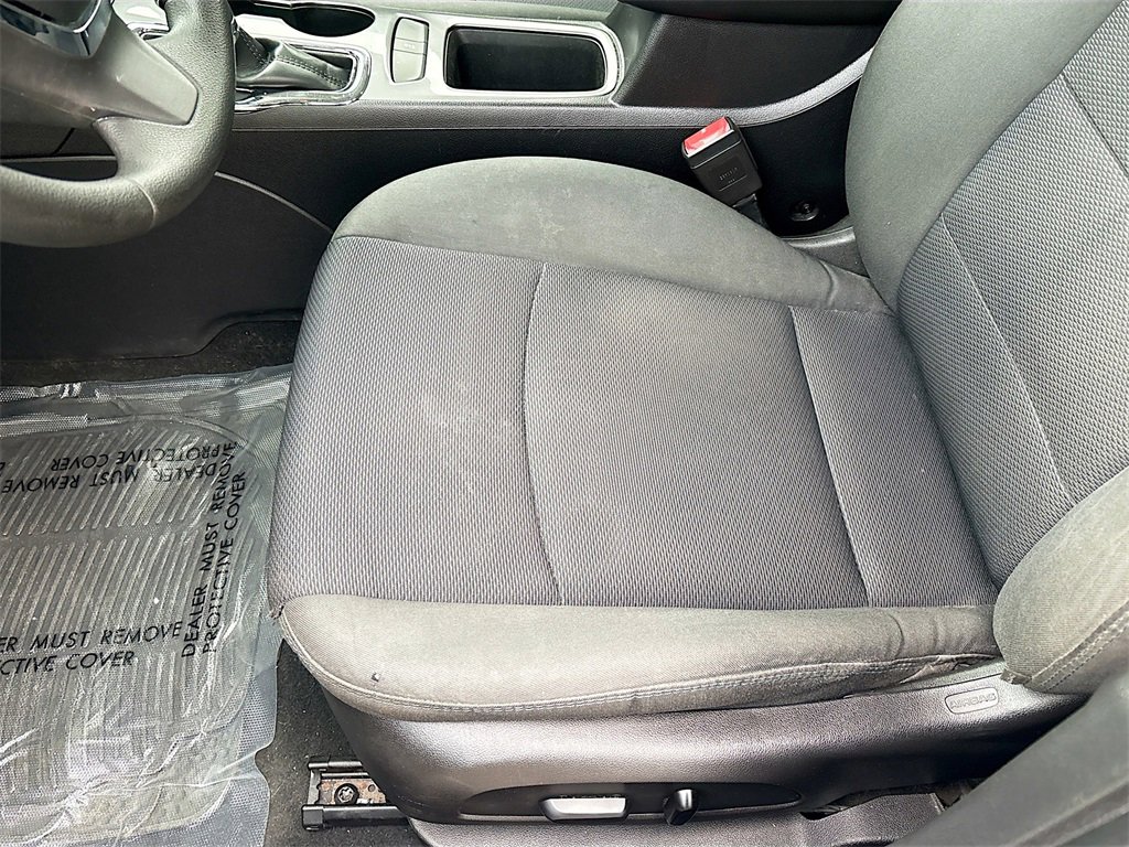 Used 2017 Chevrolet Cruze LT w/ Convenience Package image 18