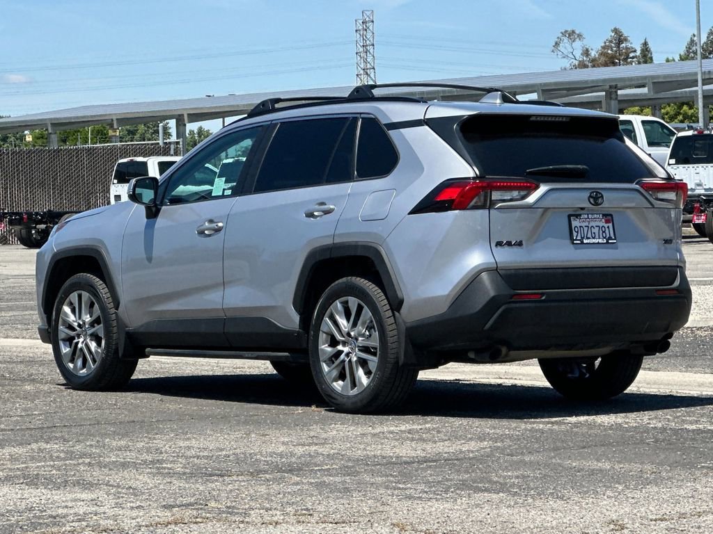 Used 2022 Toyota RAV4 XLE Premium FWD image 5
