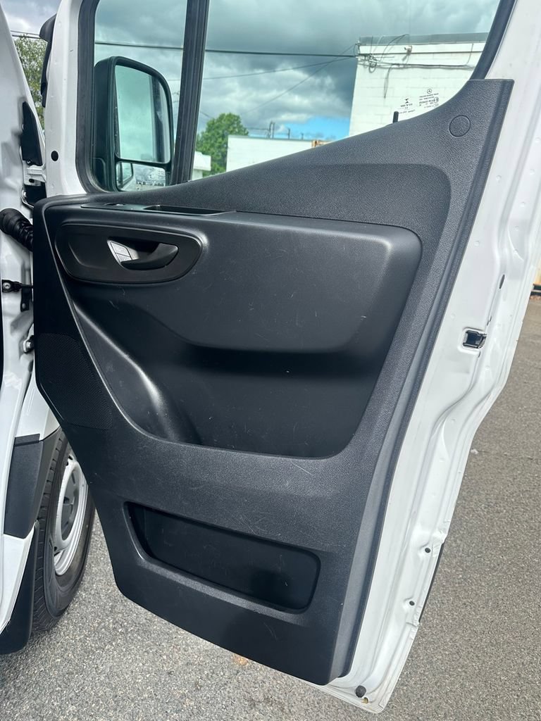 Used 2023 Mercedes-Benz Sprinter 2500 w/ Acoustic Package image 24