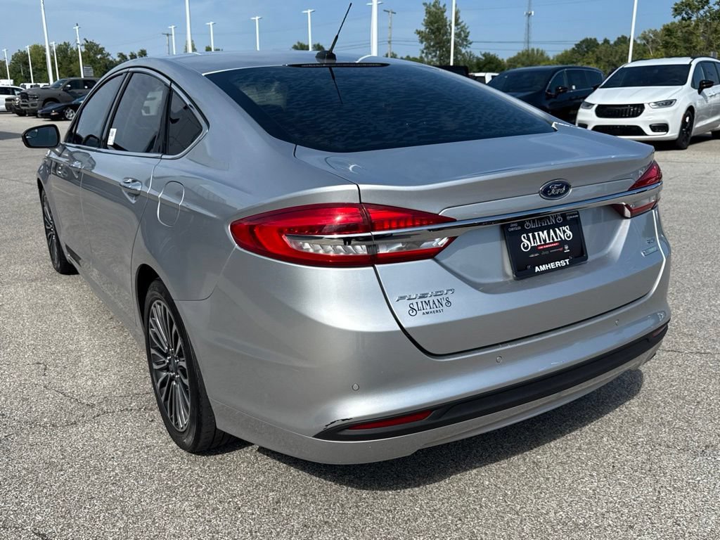 Used 2018 Ford Fusion SE w/ Fusion SE Technology Package FWD image 7