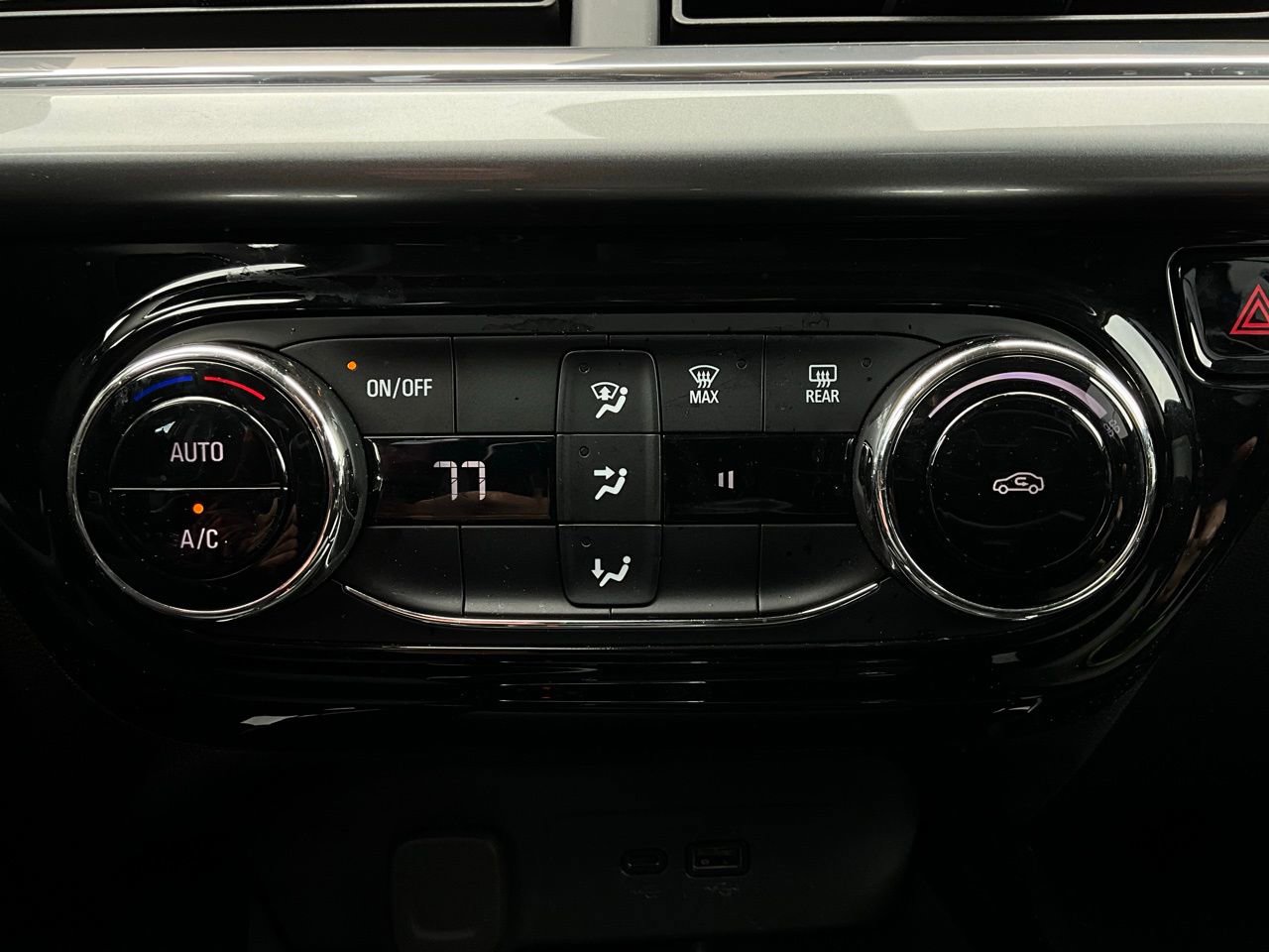 Used 2025 Chevrolet Trax LT image 25