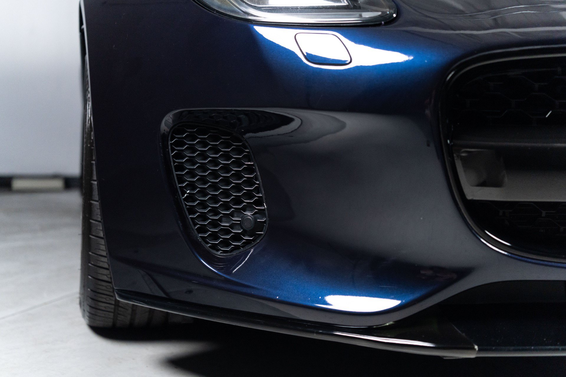 Used 2018 Jaguar F-TYPE Coupe RWD image 33