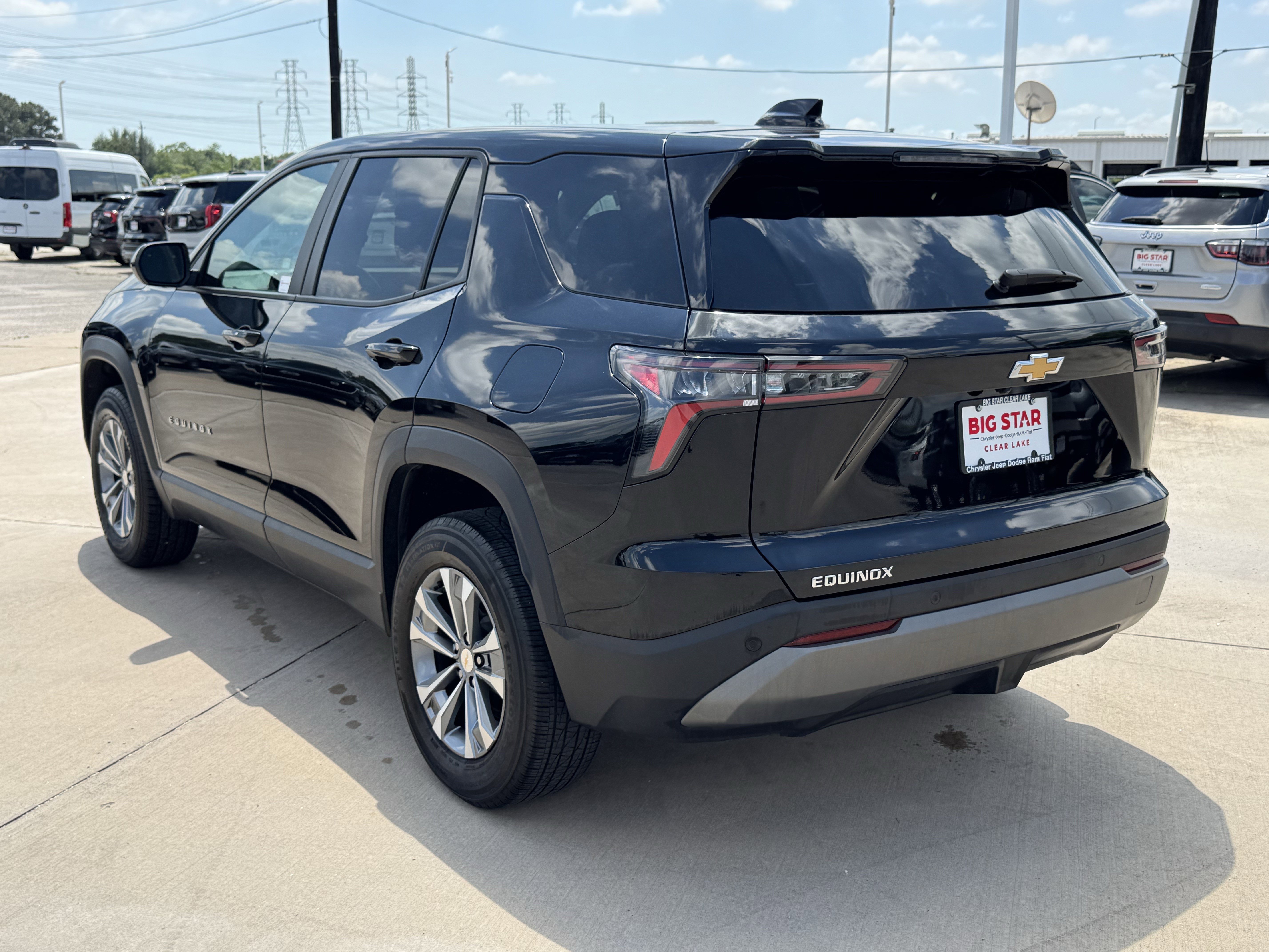 Used 2025 Chevrolet Equinox LT FWD image 9
