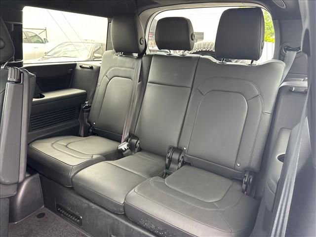 Used 2025 Land Rover Defender 130 X-Dynamic SE AWD/4WD image 19
